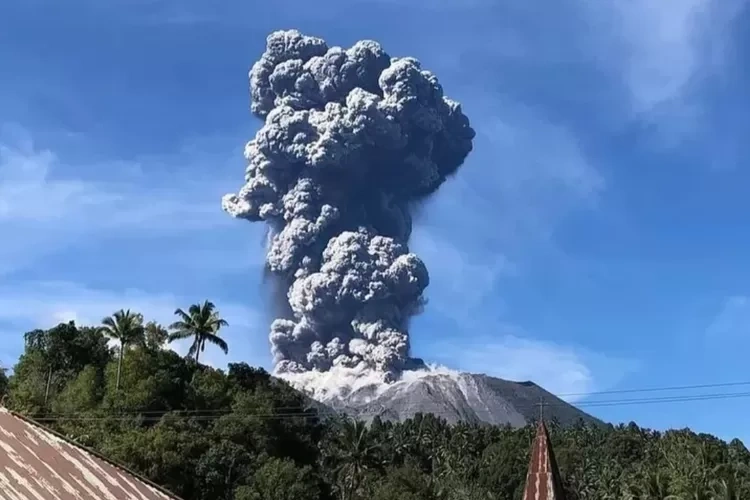 halmahera-tiga-pendaki-meregang-nyawa-akibat-erupsi-eksplosif
