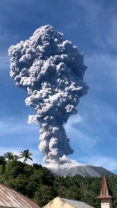 halmahera-tiga-pendaki-meregang-nyawa-akibat-erupsi-eksplosif